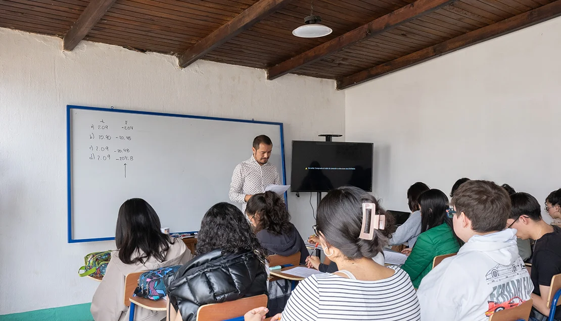 profesor-brindando-clase