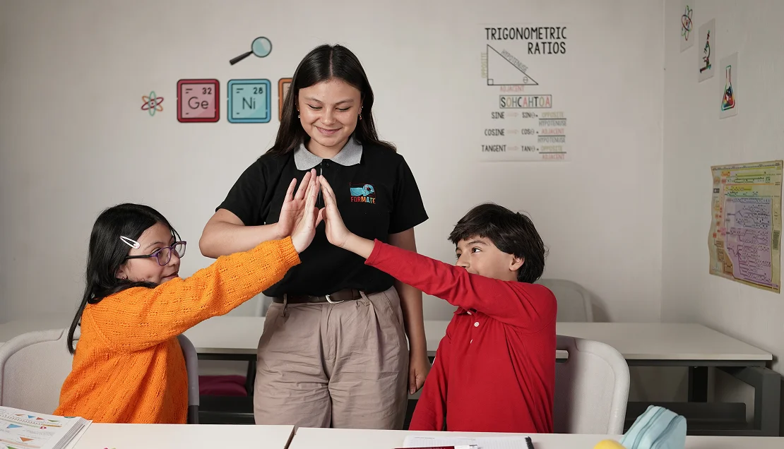 profesor-motivando-estudiantes